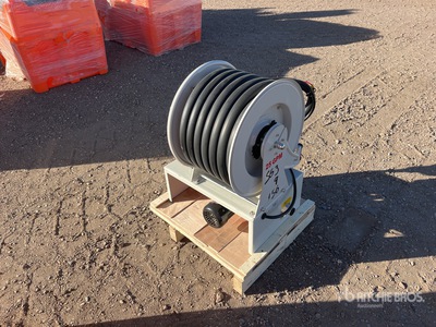 Metered 50 ft Diesel Fuel Reel w/ 12 v Pompe à carburant portable (Unused)