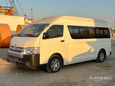2018 Toyota Hiace 4x2 16-Seat Mini Autobús