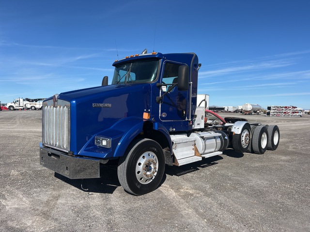 2020 Kenworth T800 8x4 Tri/A Day Cab Truck Tractor