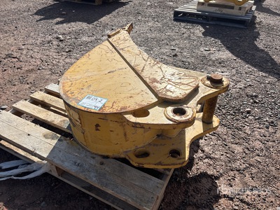 12 in Digging Excavator Bucket - Fits 8 ton