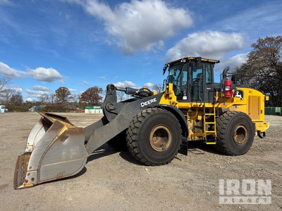 2021 John Deere 744L High Lift Wiellader