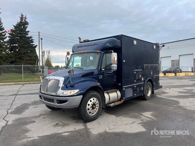 2002 International 4300 4x2 Utility Truck