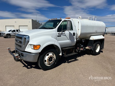 2005 Ford F-750 XL 2000 gal 4x2 Water Truck