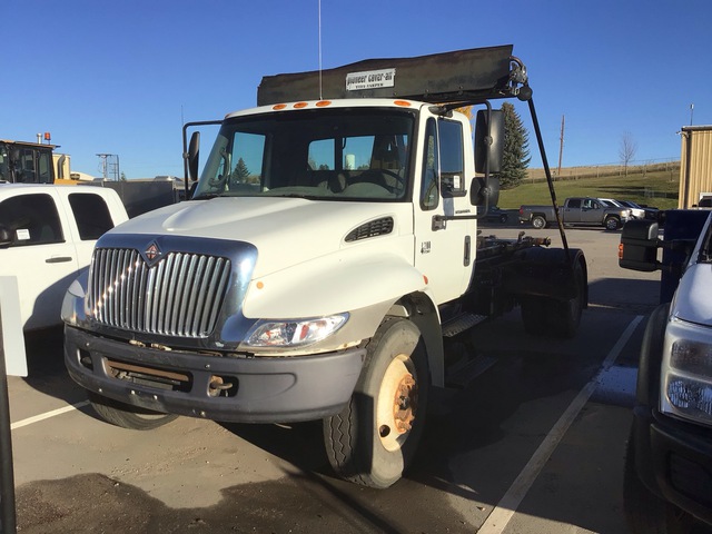 2007 International 4200 4x2 Roll-Off Truck 2007 International 4200 4x2 Roll-Off Truck