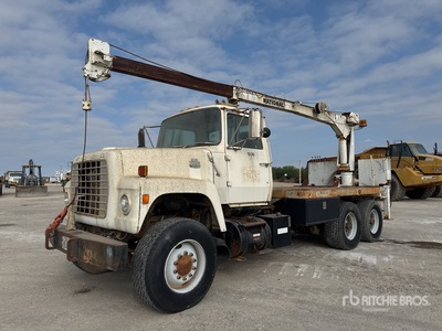 National Series 200 / 228 10700 lb Straight Boom on 1979 Ford LT800 6x4 Boom Truck