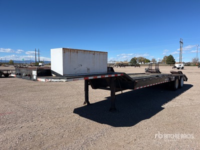 2000 Dynaweld 35 ft T/A Flatbed Trailer