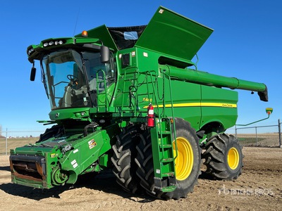 2013 John Deere S680 Combine Harvester