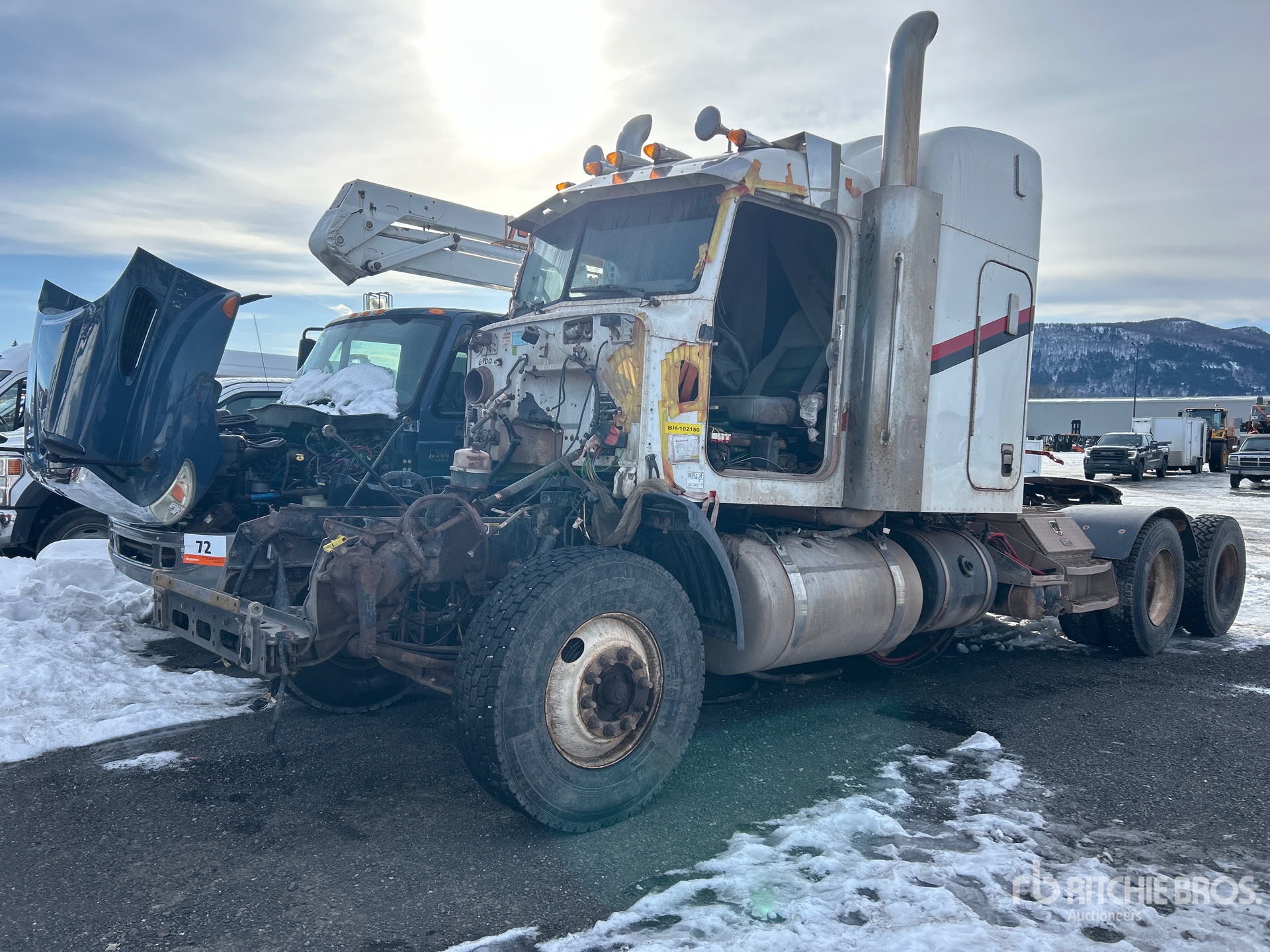 2014 Peterbilt 367 6x4 T/A Sleeper Truck Tractor (Inoperable)