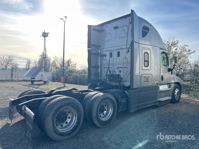 CAMIóN CAMAROTE 2016 FREIGHTLINER