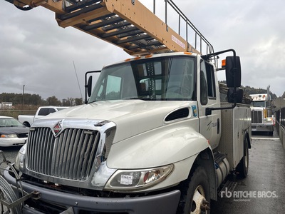 International Navistar 4900 auto hoogwerker