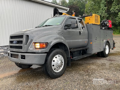 2005 Ford F-650 4x2 Extended Cab Service Truck