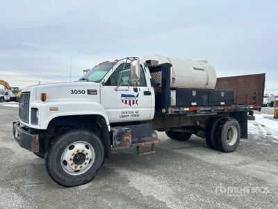 2000 GMC 7500 4x2 Flatbed Truck