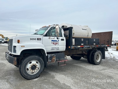 2000 GMC 7500 4x2 Flatbed Truck