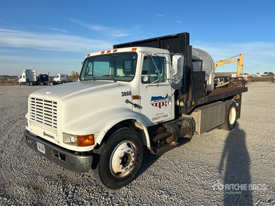 1996 International 4700 4x2 Table Top Truck