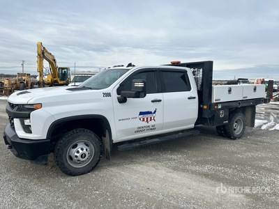 2022 Chevrolet Silverado 3500HD 4x4 Crew Cab Flatbed Truck
