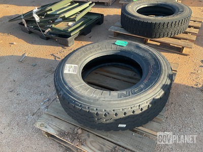 Dayton 11R22.5 Tire