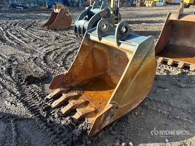 Hyundai R220 46 in Digging Excavator Bucket