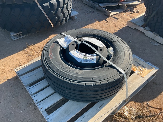 Bridgestone 285/70R19.5 Tire w/Wheel