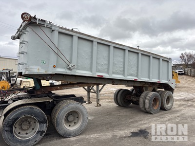 1989 Hilbilt 23 ft T/A Frameless Remorque à benne basculante