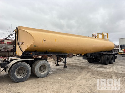 1973 Custom Trailers 8500 gal T/A Remorque-citerne