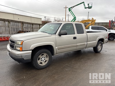 2007 Chevrolet Silverado 4x4 Extended Cab Pickup