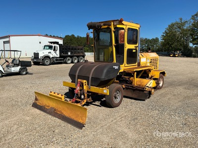 2015 Superior Broom DT80K Self-Propelled Broom