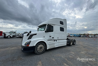 2013 Volvo VNL 6x4 Cabeza Tractora Cabina Dormitorio
