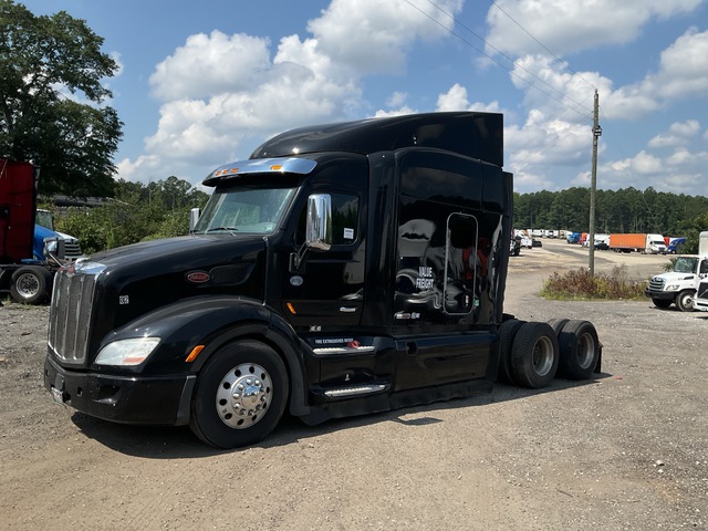 2017 Peterbilt 579 6x2 T/A Sleeper Truck Tractor 2017 Peterbilt 579 6x2 T/A Sleeper Truck Tractor