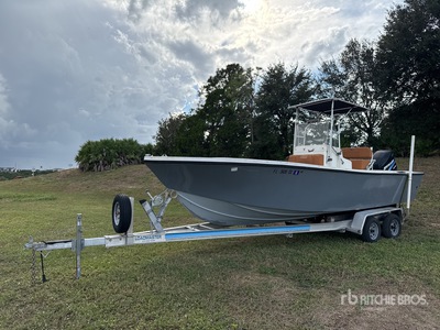 1986 Mako 23 ft Console centrale w/ Trailer