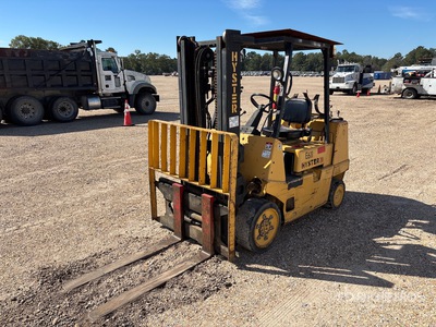 1989 Hyster S70XL 7650 lb Cushion Tire Forklift (Inoperable)