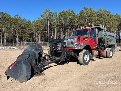 2011 International 7500 4x2 شاحنة كشط الثلج
