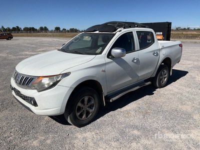 2016 Mitsubishi L200 4x4 Crew Cab Camioneta / Pickup