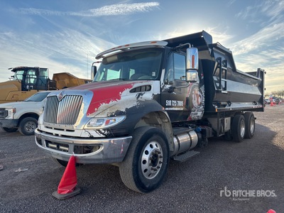 2015 International 4400 4x2 Extended Cab を見 Dump Truck