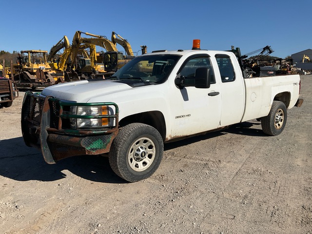 2011 Chevrolet Silverado 3500HD 4x4 Extended Cab Pickup