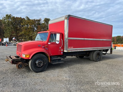 1999 International 4700 4x2 Moving Van Truck