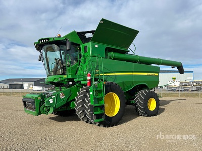 2019 John Deere S780 Combine Harvester