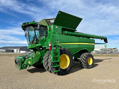 2014 John Deere S680 Combine Harvester