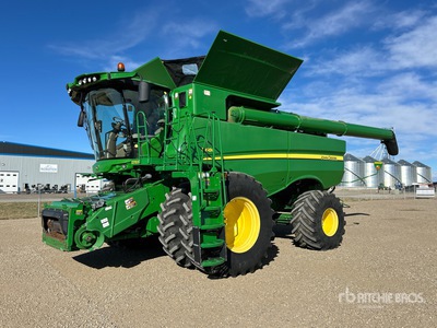 2016 John Deere S680 Combine Harvester