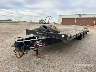 2003 Towmaster 33 ft Tri/A Equipment Trailer