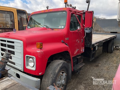 1989 International 1954 4x2 Flatbed Truck