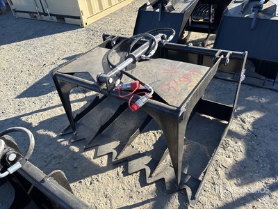 2025 GIYI GY-HWG44 44 in Skeleton Mini スキッドステア用グラップル (Unused)