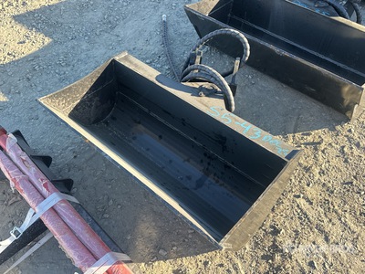 2025 GIYI GY-D3T 32 in CAT Tilting Excavator Bucket (Unused)