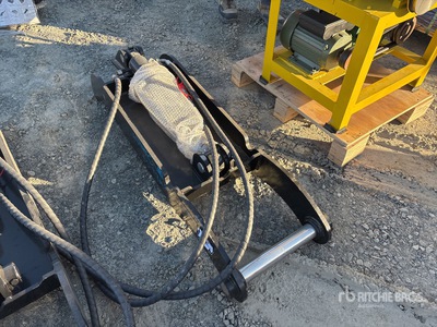 2025 GIYI GY-XJ7T 46 in CAT Hydraulic Excavator Thumb (Unused)