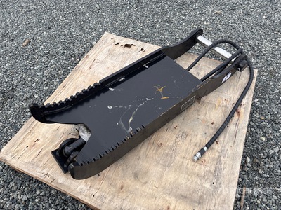 2025 GIYI GY-XJ7T 32 in Hydraulic Excavator Thumb (Unused)