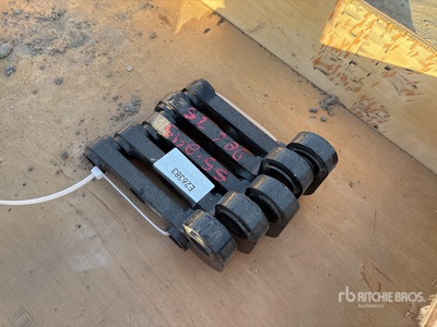 Quantity of (5) 2025 GIYI VC-HTB Thumb Mounting Plate (Unused)