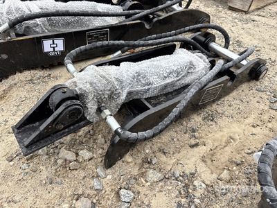 2025 GIYI GY-XJ3T 30 in CAT Hydraulic Excavator Thumb (Unused)