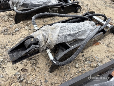 2025 GIYI GY-XJ3T 30 in CAT Hydraulic Excavator Thumb (Unused)