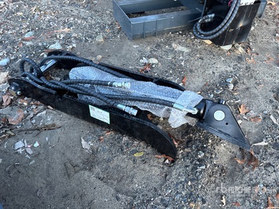 2025 GIYI GY-XJ5T 36 in CAT Hydraulic Excavator Thumb (Unused)