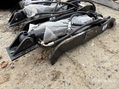 2025 GIYI GY-XJ5T 36 in CAT Hydraulic Excavator Thumb (Unused)