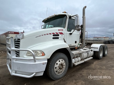 2009 Mack CXU613 تراكتور شاحنة نهارية (ثنائية المحور)